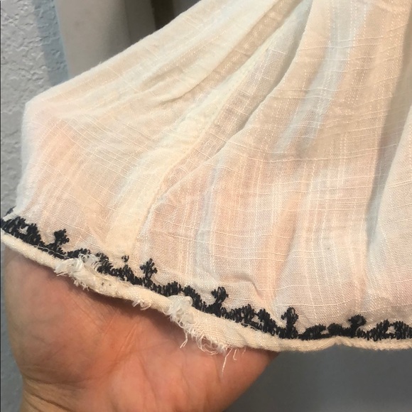 🌵ECOTÈ/ Sleeveless Emb Mock Neck Top 🌵 - Picture 3 of 7